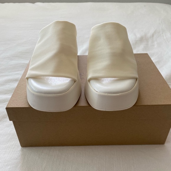 Steve Madden | Shoes | Steve Madden Slinky3 White | Poshmark